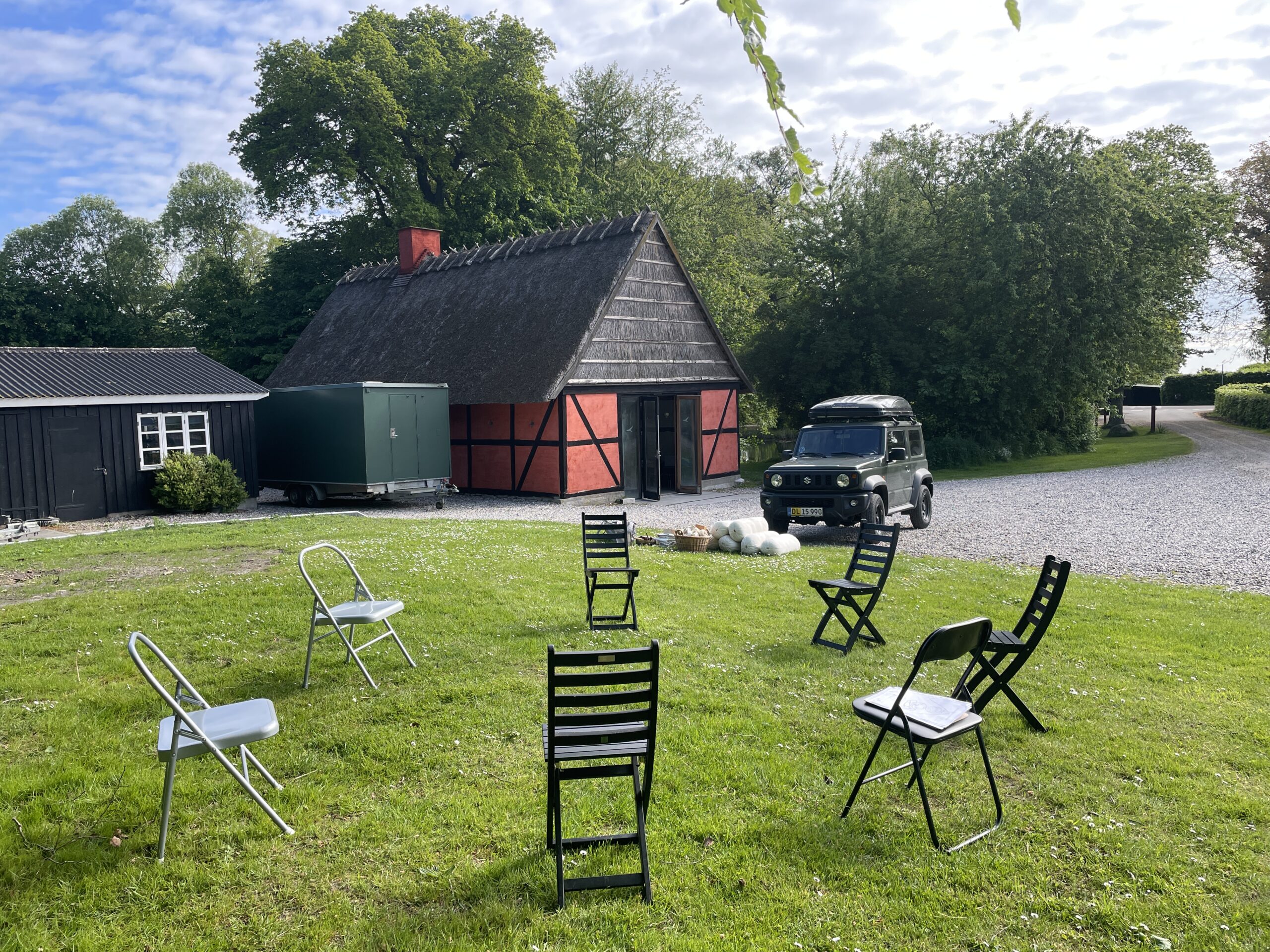 Udendørs workshop for fagpersoner med fokus på regulering, nærvær og sansestøttende tilgange.